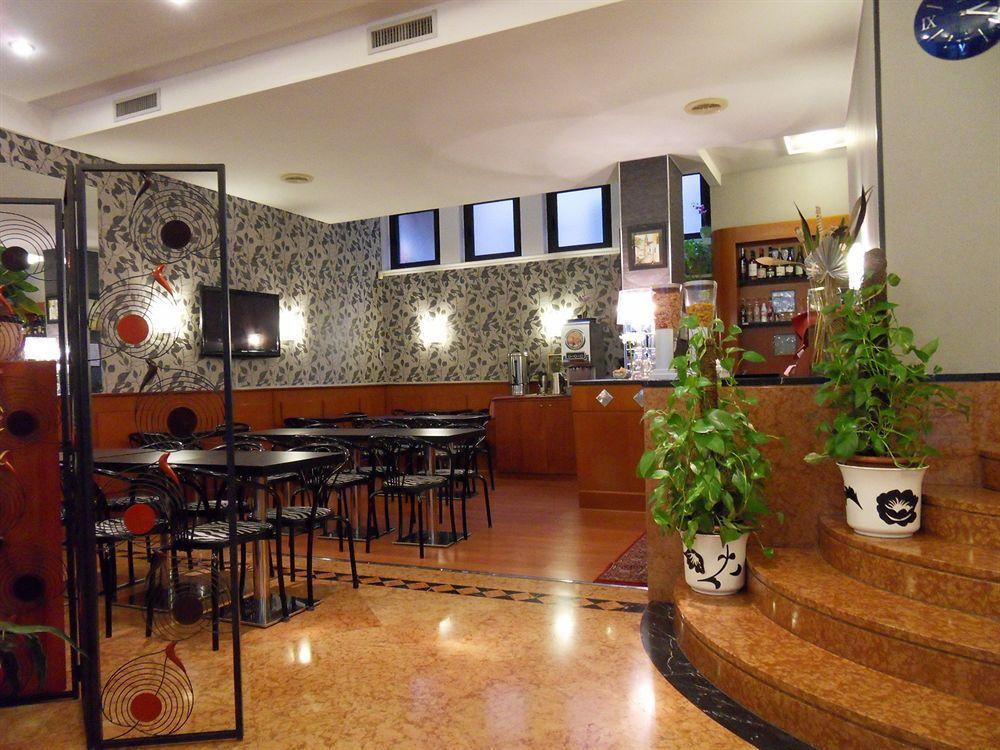 Hotel Roxy Milánó Kültér fotó