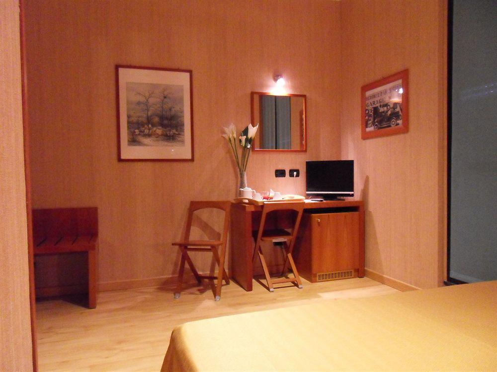Hotel Roxy Milánó Kültér fotó