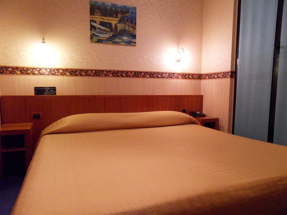 Hotel Roxy Milánó Kültér fotó