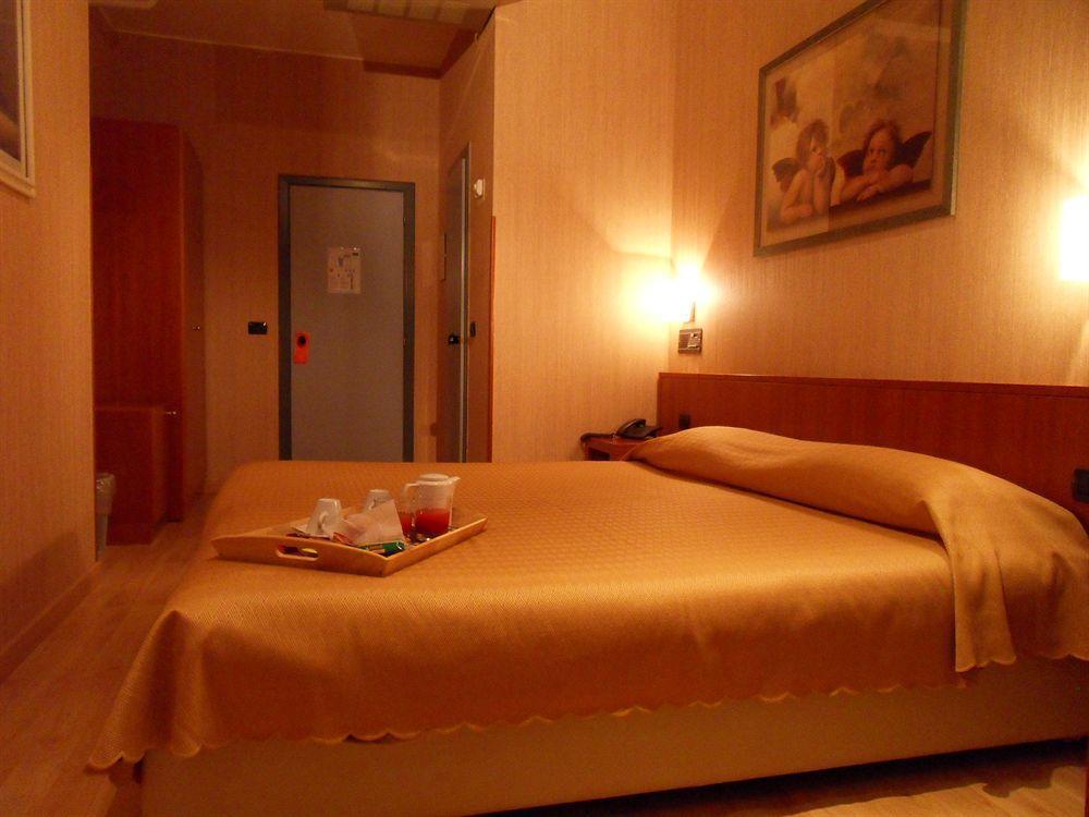 Hotel Roxy Milánó Kültér fotó
