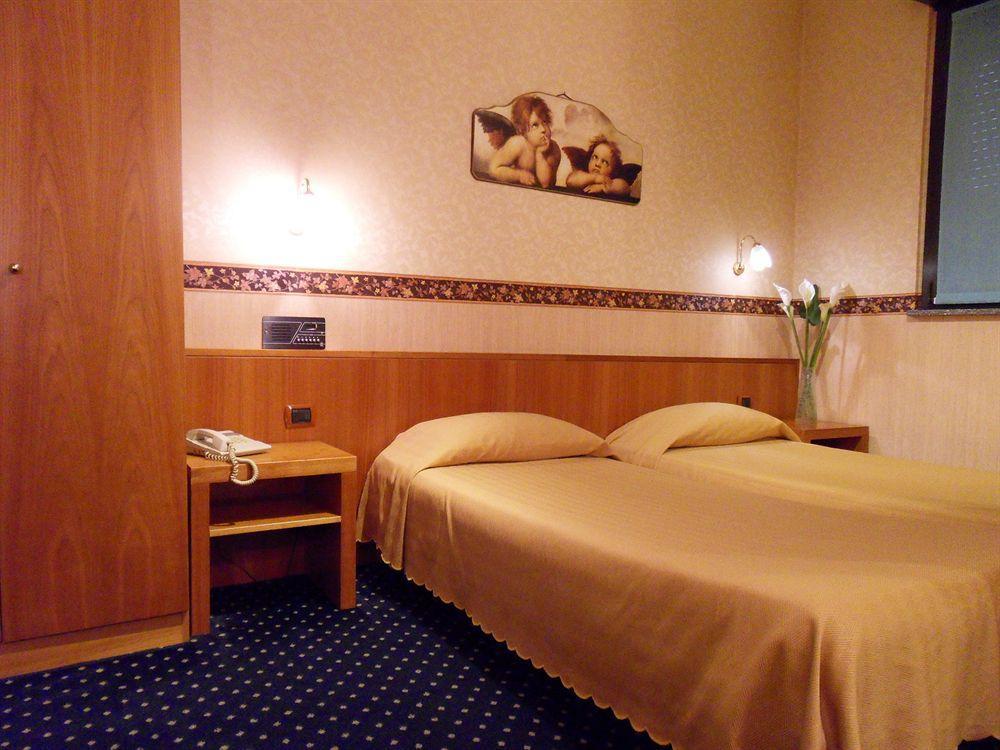 Hotel Roxy Milánó Kültér fotó